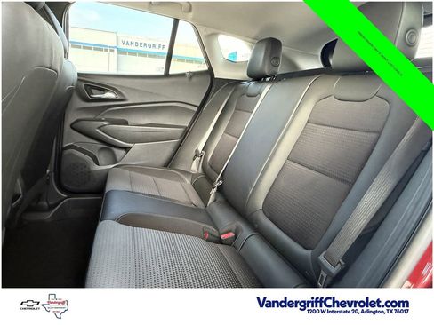 Used 2025 Chevrolet Trax LT w/ LT Convenience Package FWD image 27