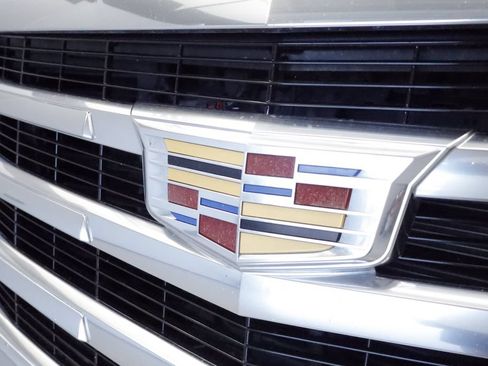 Used 2018 Cadillac Escalade Luxury AWD/4WD image 12
