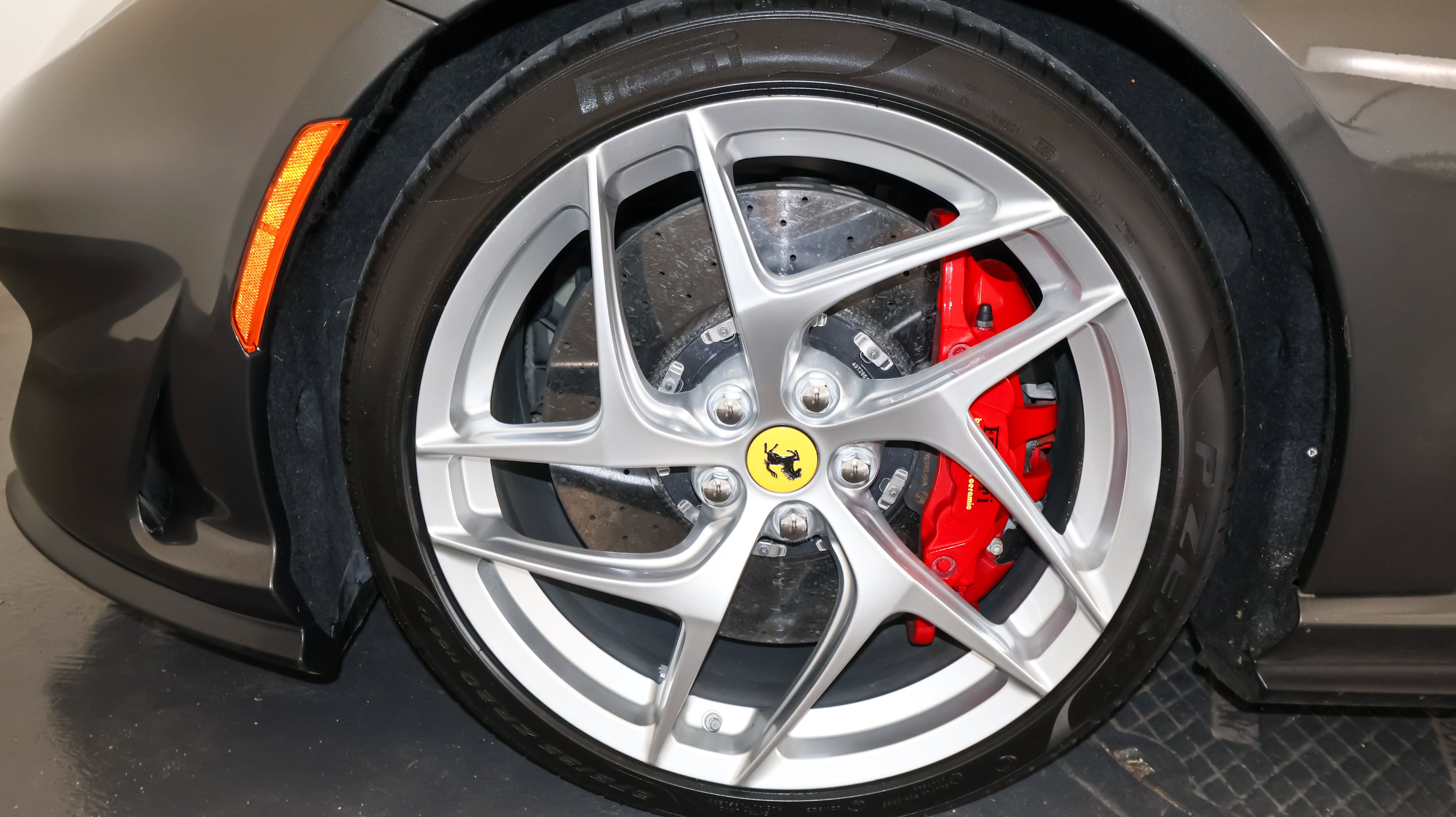 Used 2019 Ferrari 812 Superfast RWD image 36