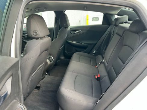 Used 2017 Chevrolet Malibu LT image 14