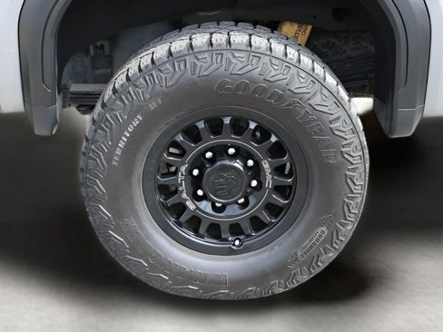 Used 2024 GMC Sierra 2500 AT4X w/ AT4X AEV Edition image 9