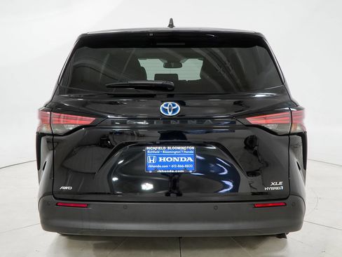 Used 2022 Toyota Sienna XLE AWD/4WD image 9