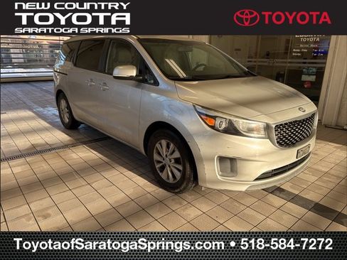 Used 2016 Kia Sedona LX image 1