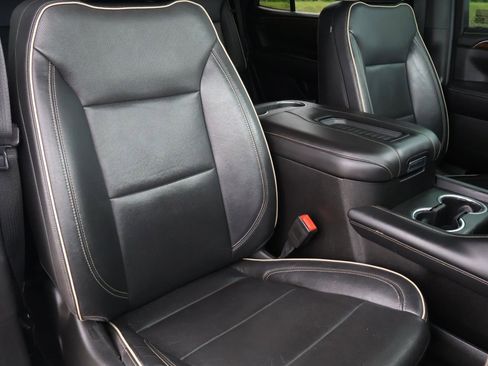 Used 2021 Chevrolet Tahoe Premier w/ Premium Package RWD image 19