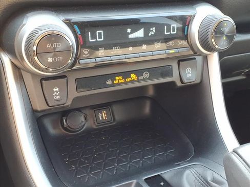 Used 2025 Toyota RAV4 XLE FWD image 25