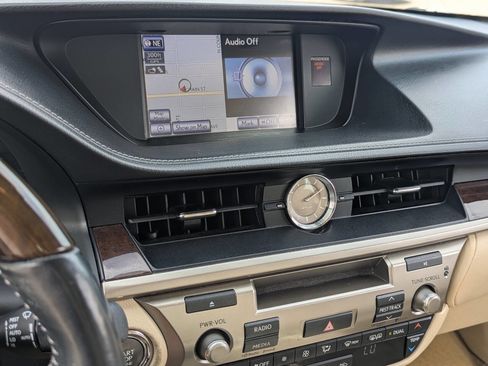 Used 2013 Lexus ES 350 w/ Ultra Luxury Pkg image 26