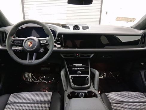 Used 2026 Porsche Cayenne Coupe AWD/4WD image 13