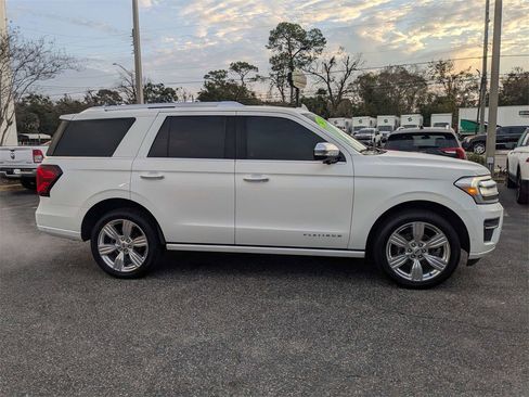 Used 2022 Ford Expedition Platinum image 3