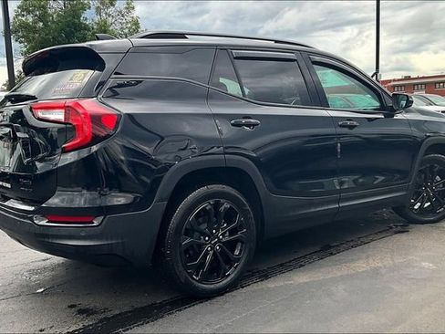 Used 2022 GMC Terrain SLT w/ Infotainment Package II AWD/4WD image 4