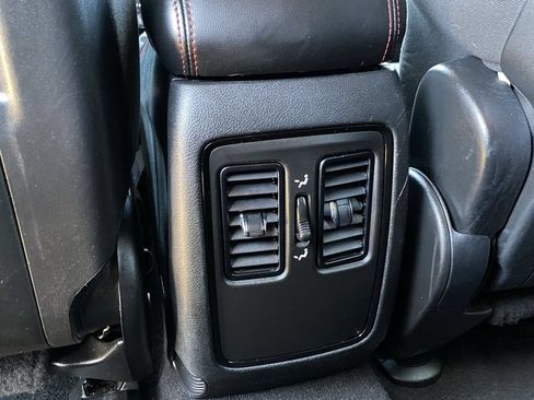 Used 2025 Dodge Durango GT RWD image 16