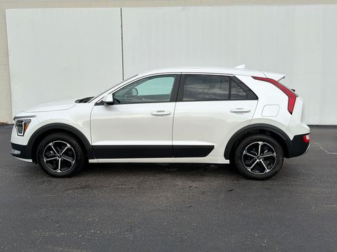 Used 2026 Kia Niro LX FWD image 2