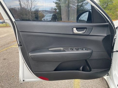 Used 2020 Kia Optima S image 11