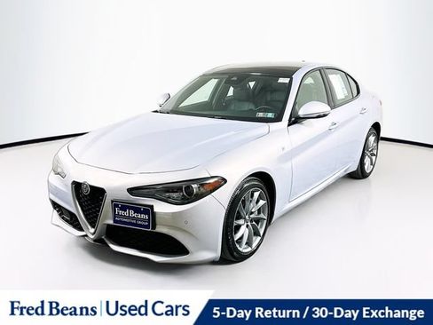 Used 2023 Alfa Romeo Giulia Ti AWD/4WD image 3
