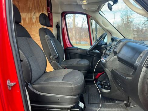 Used 2018 RAM ProMaster 2500 w/ Interior Convenience Group FWD image 9