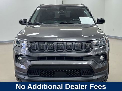 Used 2022 Jeep Compass Latitude w/ Convenience Group AWD/4WD image 2
