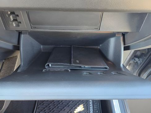 Used 2021 Volkswagen Tiguan SEL Premium R-Line image 37