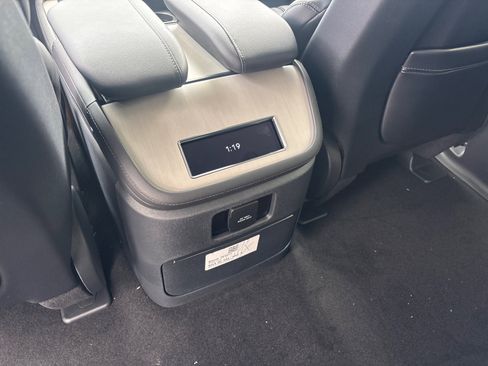 New 2026 Lincoln Navigator L Premier AWD/4WD image 32
