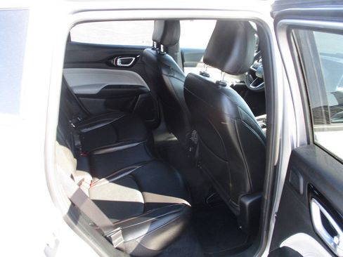 Used 2023 Jeep Compass Limited w/ Sun and Sound Group AWD/4WD image 14