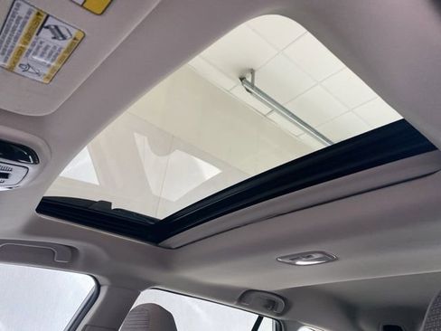 Used 2024 Subaru Outback Premium image 12