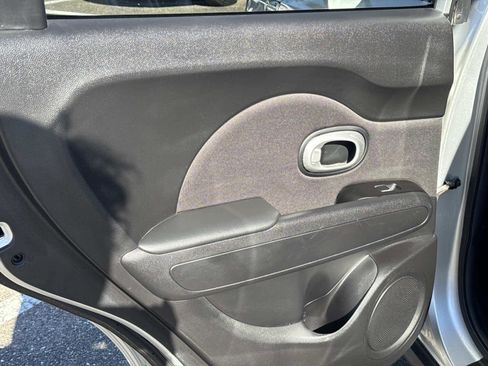 Used 2018 Kia Soul + image 11
