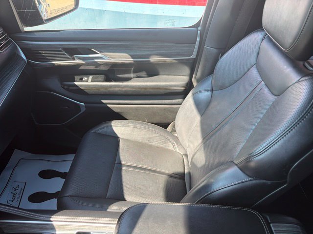 Used 2024 Jeep Wagoneer L Series II RWD image 17