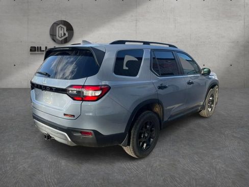 Used 2025 Honda Pilot TrailSport image 5