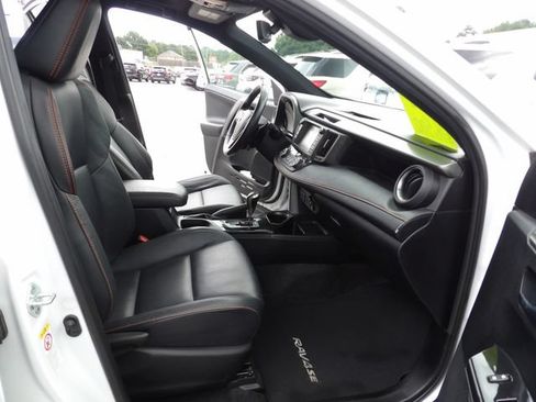 Used 2018 Toyota RAV4 SE w/ Power Extra Value Package AWD/4WD image 30