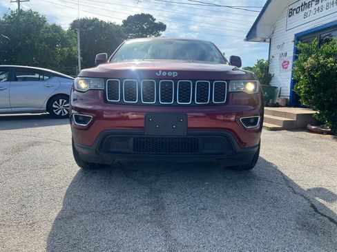 Used 2018 Jeep Grand Cherokee Laredo RWD image 2