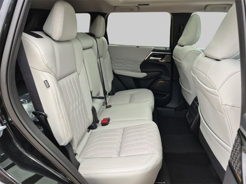 New 2025 Mitsubishi Outlander SEL image 23