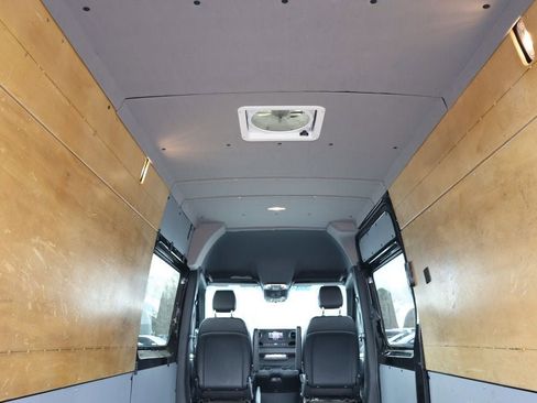 Used 2023 Mercedes-Benz Sprinter 2500 w/ Acoustic Package image 25