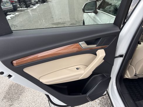 Used 2021 Audi Q5 Premium Plus w/ Premium Plus Package image 21