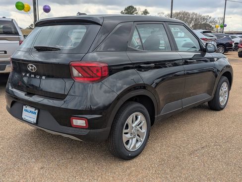 New 2026 Hyundai Venue SE image 2