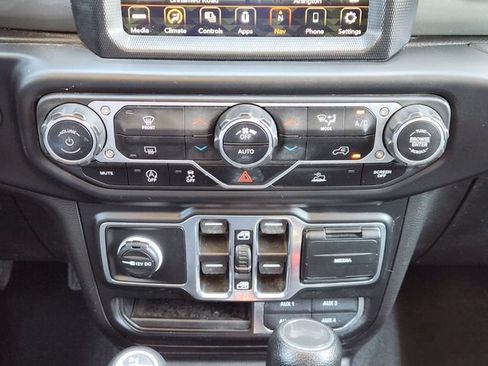 Used 2023 Jeep Wrangler Unlimited Sahara AWD/4WD image 18