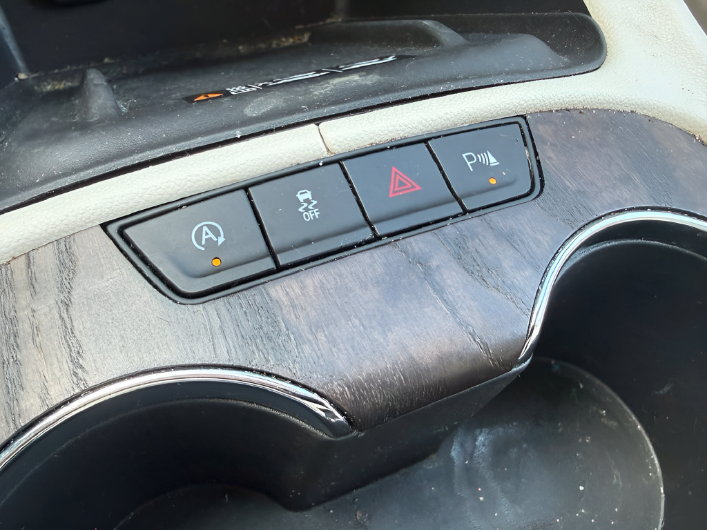 Used 2020 GMC Acadia Denali w/ Technology Package FWD image 31