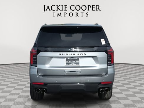 Used 2025 Chevrolet Suburban Z71 image 6