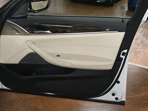 Used 2020 BMW 530i w/ Premium Package RWD image 42