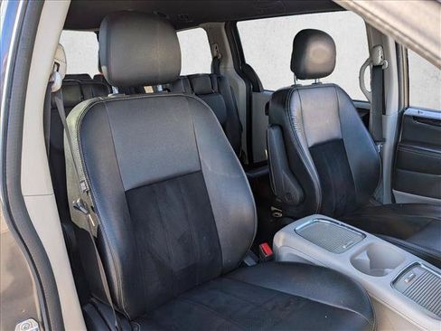 Used 2018 Dodge Grand Caravan SXT FWD image 19