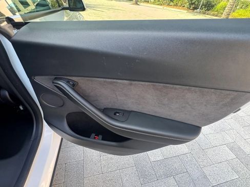 Used 2023 Tesla Model Y Long Range AWD/4WD image 23