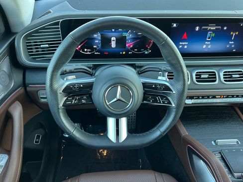 Used 2024 Mercedes-Benz GLS 450 4MATIC image 15