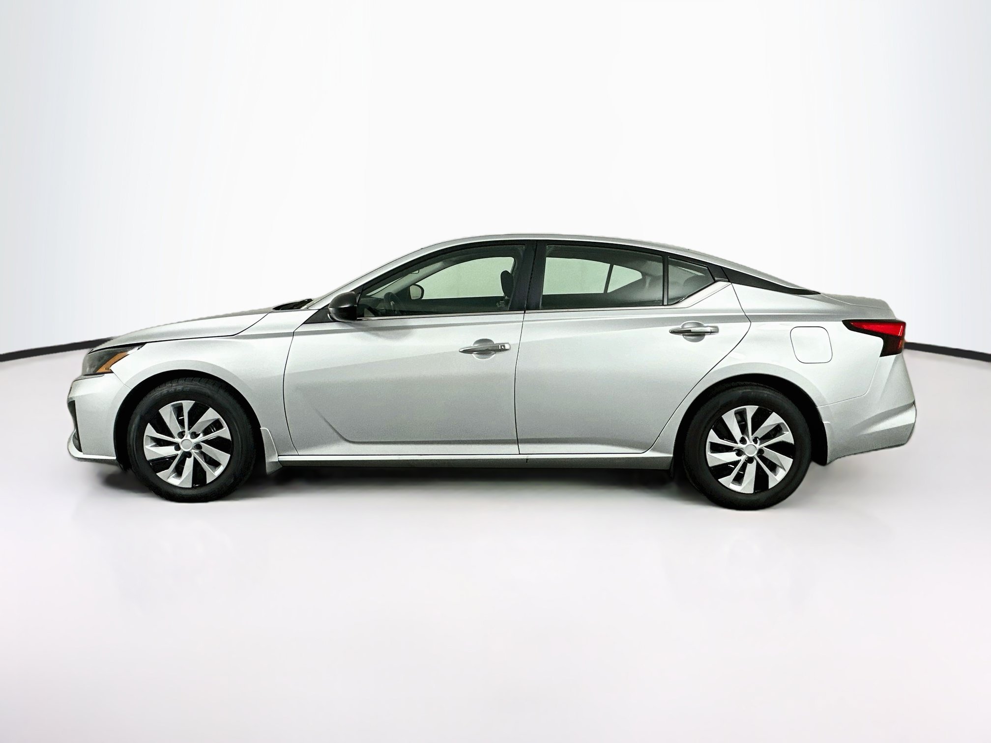 Used 2024 Nissan Altima 2.5 S FWD image 4