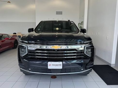 Certified 2025 Chevrolet Suburban LT w/ Comfort Package AWD/4WD image 32