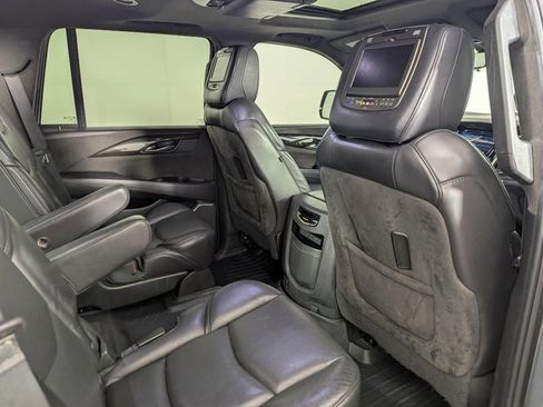 Used 2018 Cadillac Escalade Platinum image 31