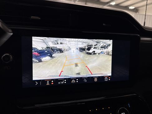 Used 2024 GMC Sierra 2500 AT4 AWD/4WD image 15