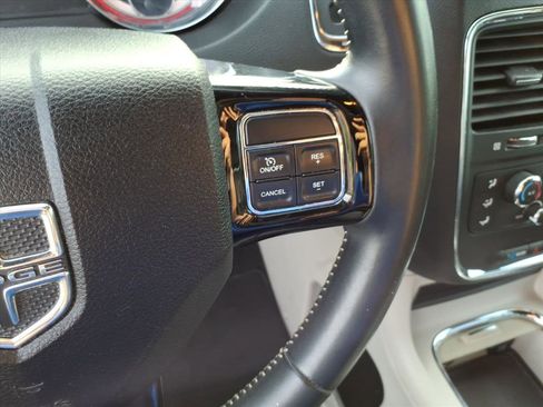 Used 2018 Dodge Grand Caravan SXT FWD image 31