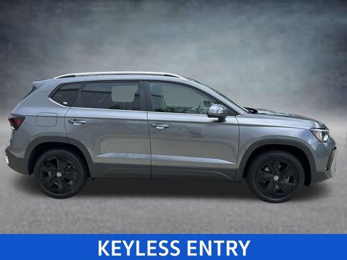 Certified 2026 Volkswagen Taos SE w/ Black Wheel Package FWD image 9