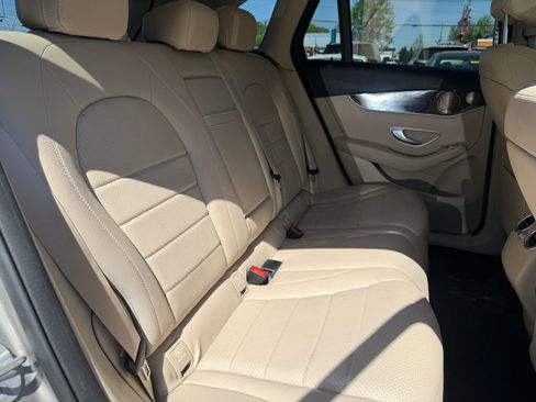 Used 2021 Mercedes-Benz GLC 300 4MATIC image 23