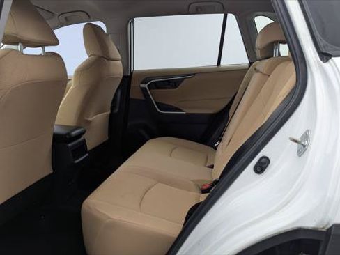Used 2019 Toyota RAV4 LE FWD image 17