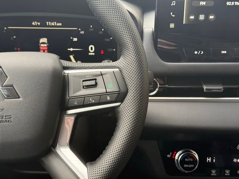 New 2026 Mitsubishi Outlander SE AWD/4WD image 11
