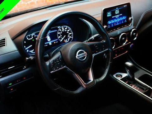 Certified 2022 Nissan Sentra SV FWD image 9