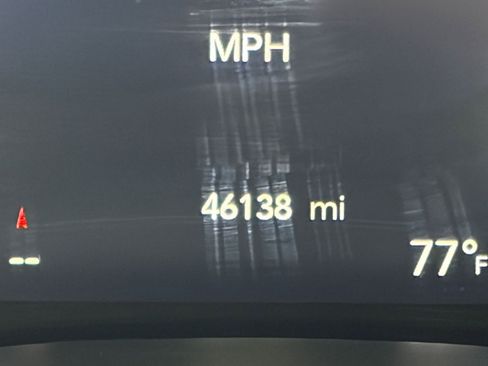 Used 2024 Chrysler Pacifica Touring-L image 36